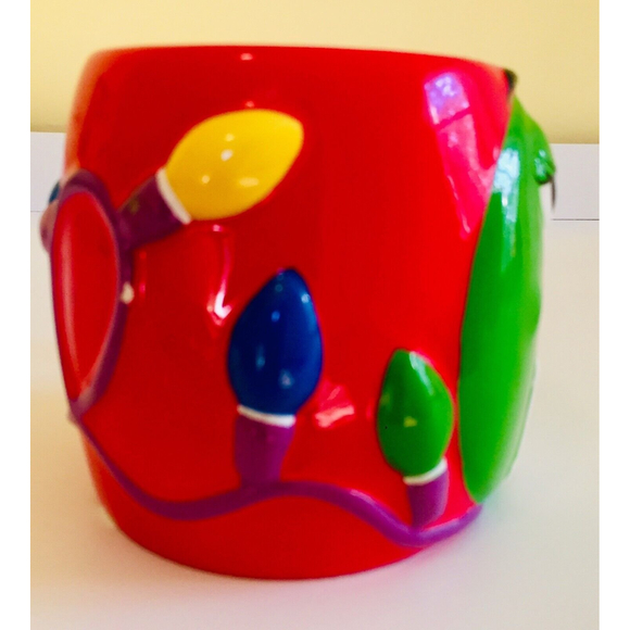 M&M Large Red Christmas Mug Galerie wrapped in Christmas lights 3D - Picture 2 of 7